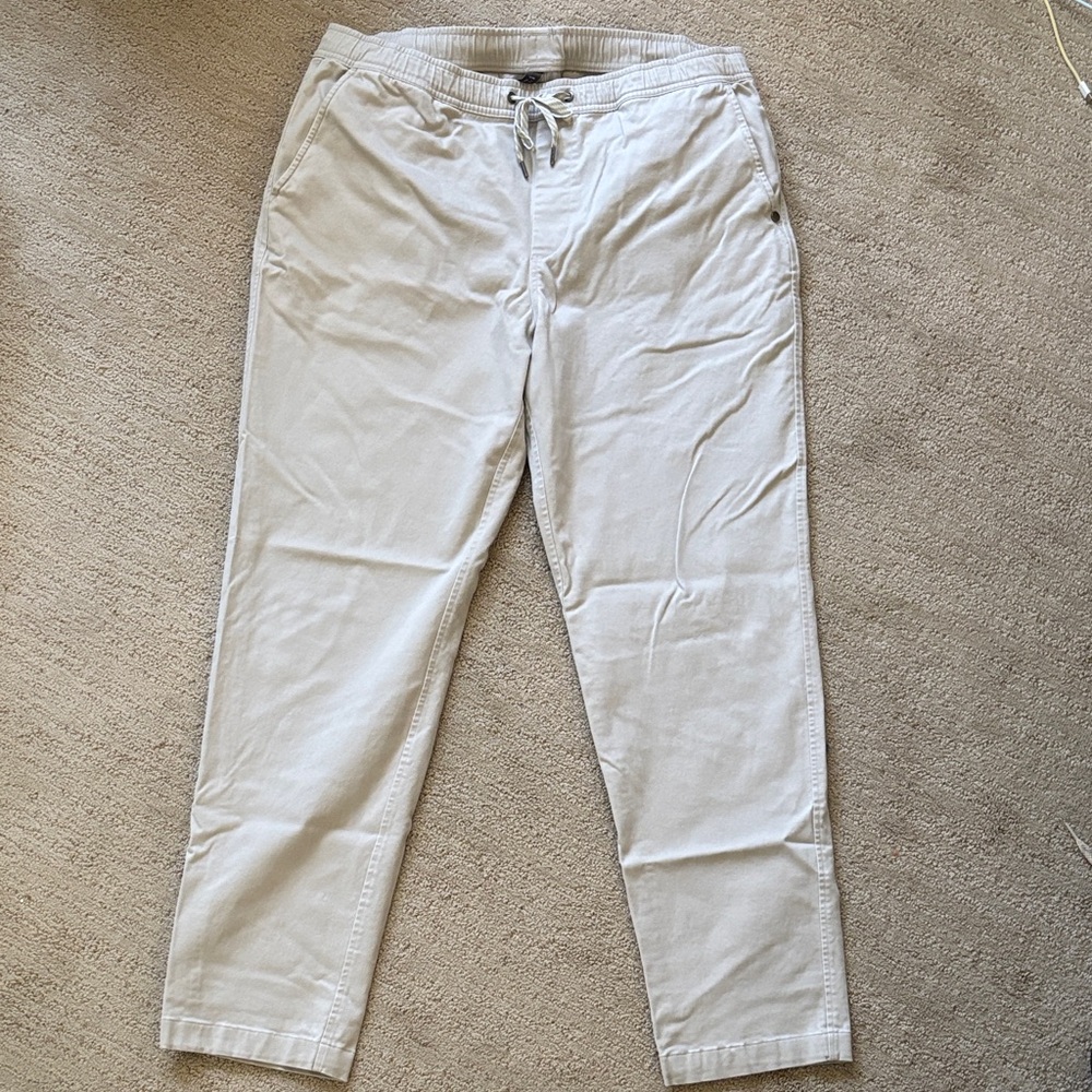 Vuori Men's Fletcher Elastic Waist Athletic Fit (used)